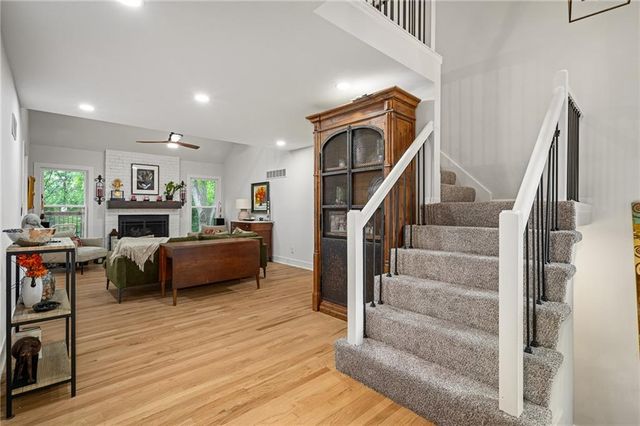 1144 NE Hunters Ridge, Lee's Summit, MO 64086