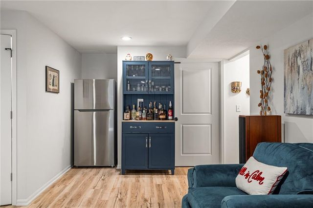1144 NE Hunters Ridge, Lee's Summit, MO 64086