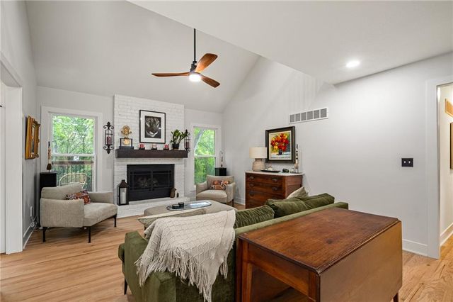1144 NE Hunters Ridge, Lee's Summit, MO 64086