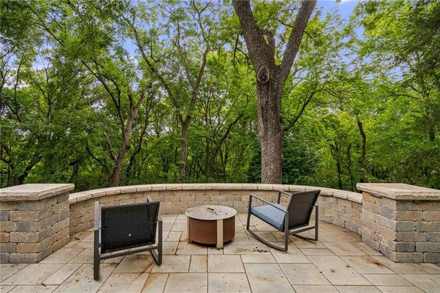 1144 NE Hunters Ridge, Lee's Summit, MO 64086