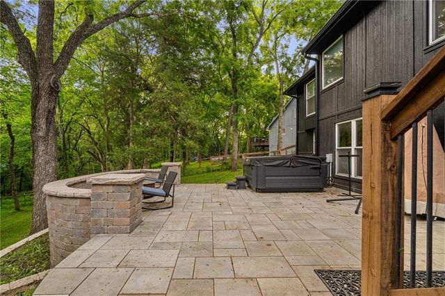 1144 NE Hunters Ridge, Lee's Summit, MO 64086