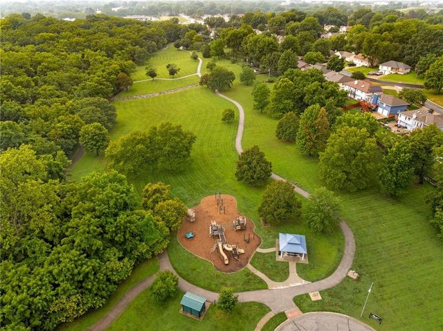 1144 NE Hunters Ridge, Lee's Summit, MO 64086
