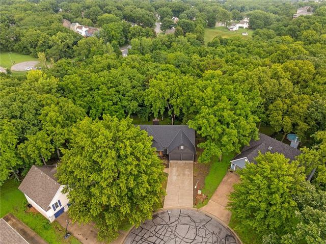 1144 NE Hunters Ridge, Lee's Summit, MO 64086