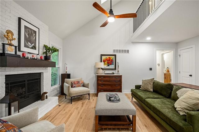 1144 NE Hunters Ridge, Lee's Summit, MO 64086