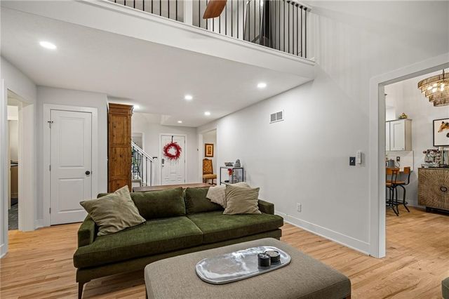 1144 NE Hunters Ridge, Lee's Summit, MO 64086