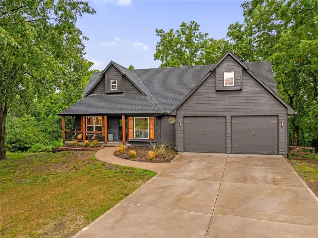 1144 NE Hunters Ridge, Lee's Summit, MO 64086