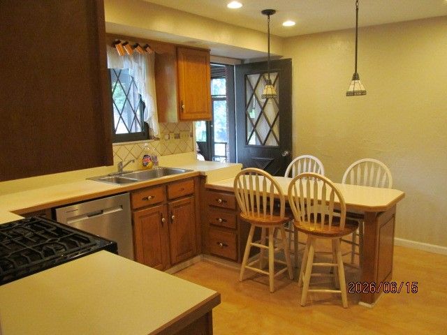 1648 Queens Dr, South Park, PA 15129