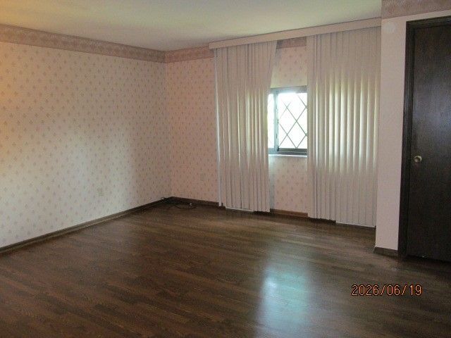 1648 Queens Dr, South Park, PA 15129
