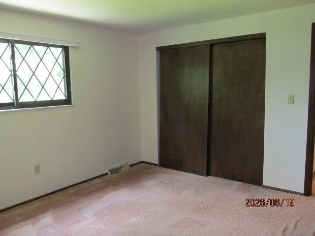 1648 Queens Dr, South Park, PA 15129