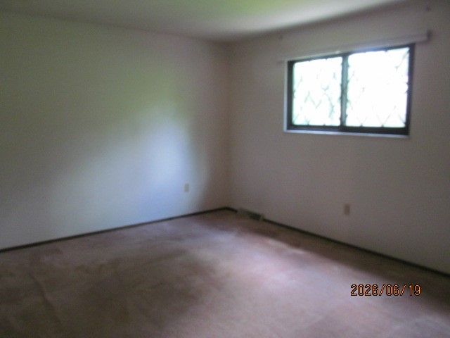 1648 Queens Dr, South Park, PA 15129