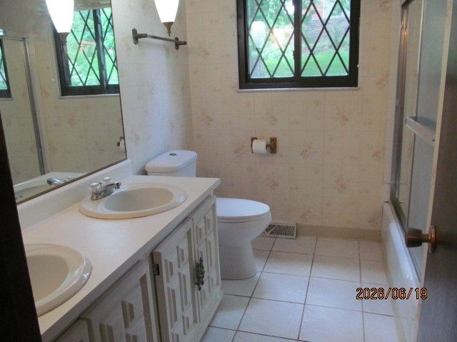 1648 Queens Dr, South Park, PA 15129