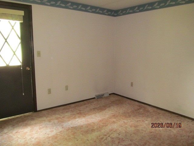 1648 Queens Dr, South Park, PA 15129