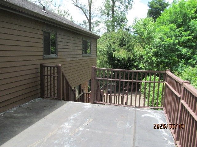 1648 Queens Dr, South Park, PA 15129
