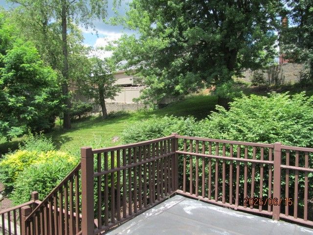 1648 Queens Dr, South Park, PA 15129