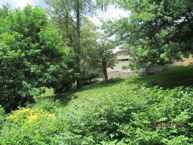 1648 Queens Dr, South Park, PA 15129