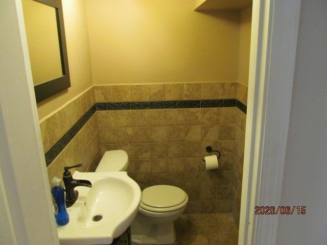 1648 Queens Dr, South Park, PA 15129