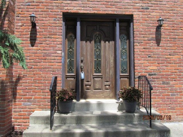 1648 Queens Dr, South Park, PA 15129
