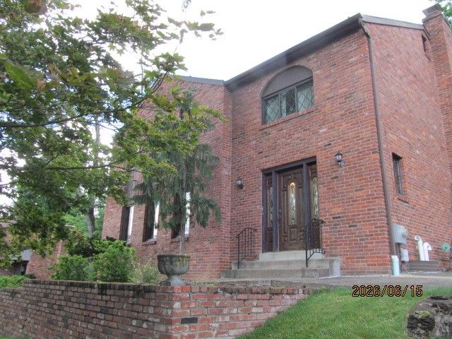 1648 Queens Dr, South Park, PA 15129