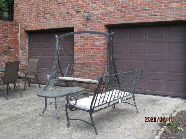 1648 Queens Dr, South Park, PA 15129