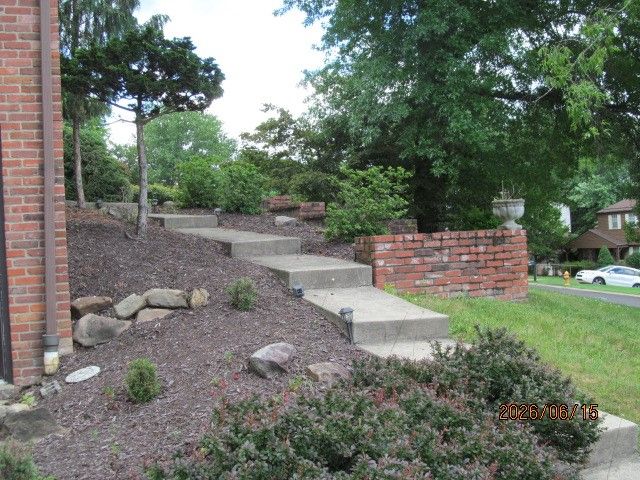 1648 Queens Dr, South Park, PA 15129