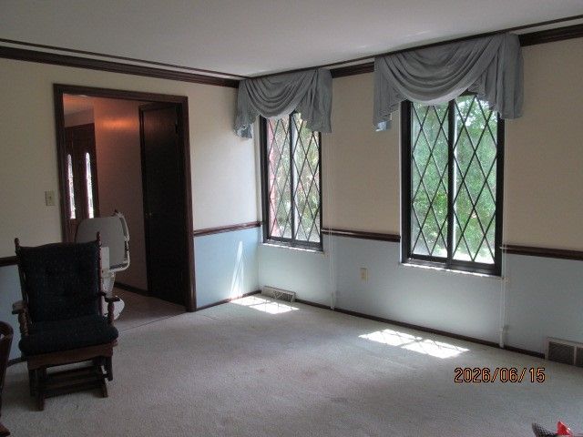 1648 Queens Dr, South Park, PA 15129
