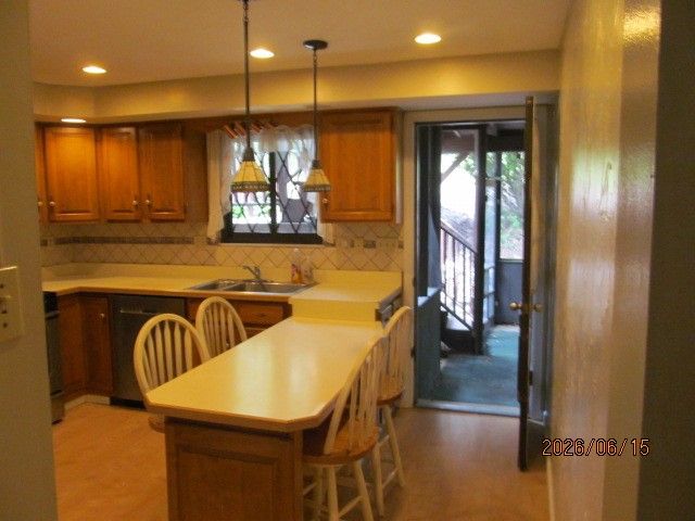 1648 Queens Dr, South Park, PA 15129