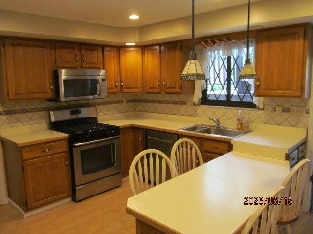 1648 Queens Dr, South Park, PA 15129