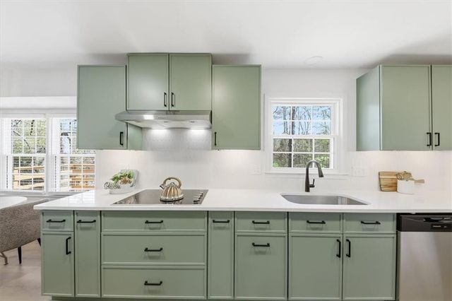 564 Deer Run SW, Lilburn, GA 30047