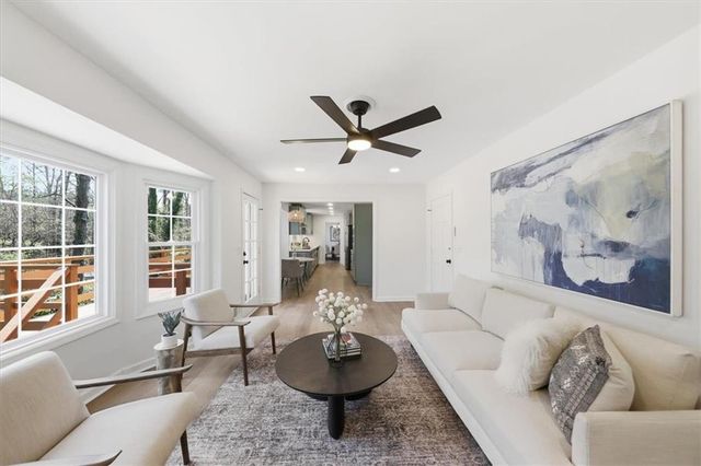 564 Deer Run SW, Lilburn, GA 30047