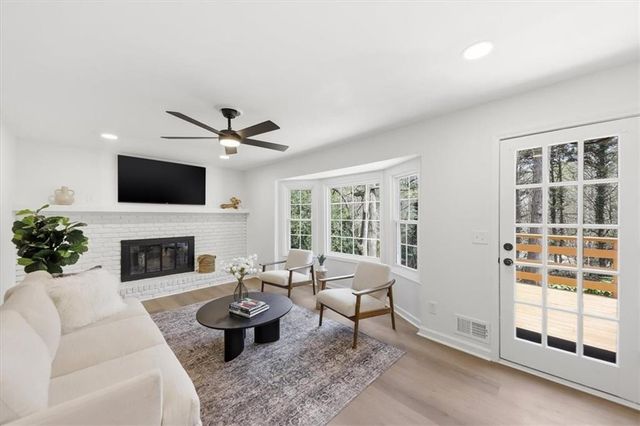 564 Deer Run SW, Lilburn, GA 30047