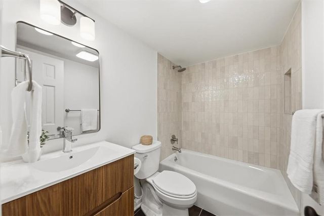 564 Deer Run SW, Lilburn, GA 30047