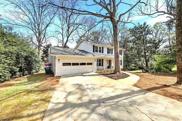 564 Deer Run SW, Lilburn, GA 30047