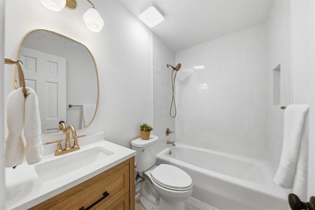 564 Deer Run SW, Lilburn, GA 30047