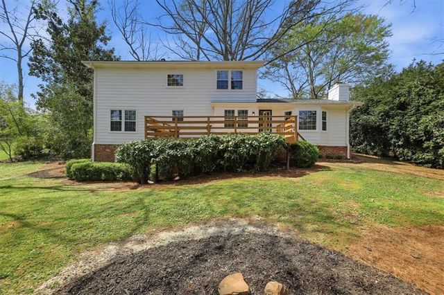 564 Deer Run SW, Lilburn, GA 30047