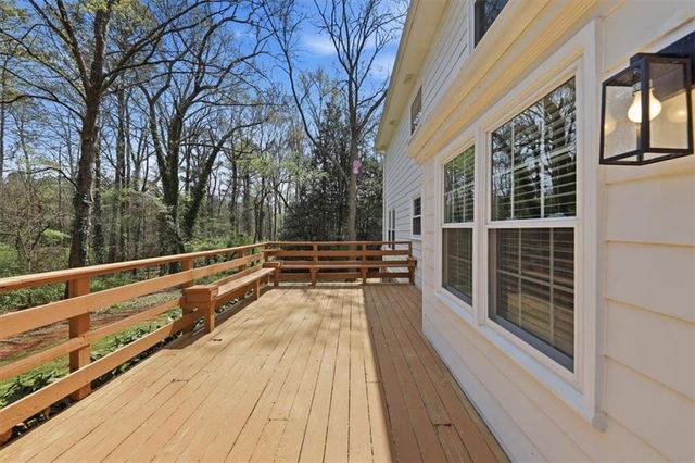 564 Deer Run SW, Lilburn, GA 30047