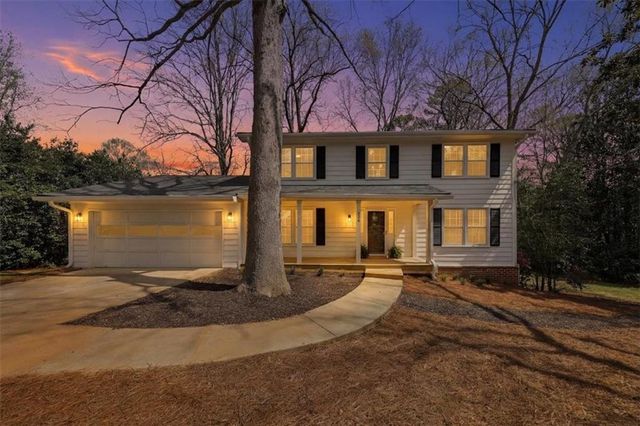 564 Deer Run SW, Lilburn, GA 30047