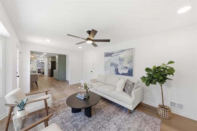 564 Deer Run SW, Lilburn, GA 30047