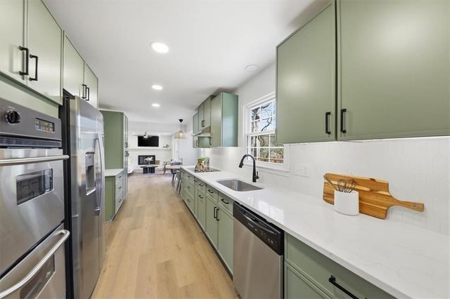 564 Deer Run SW, Lilburn, GA 30047