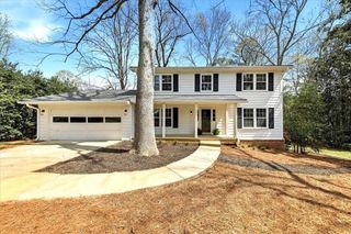 564 Deer Run SW, Lilburn, GA 30047