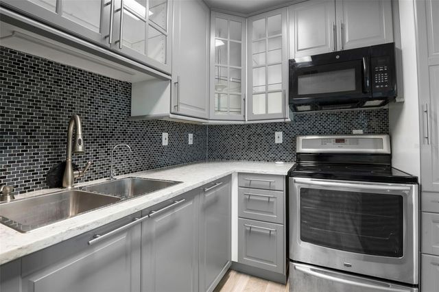 1904 CANTERBURY LANE 13, Sun City Center, FL 33573