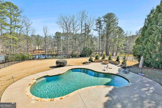 105 Lake Park Court, Sharpsburg, GA 30277