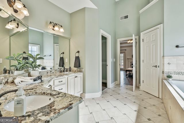 105 Lake Park Court, Sharpsburg, GA 30277