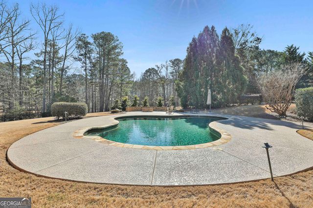 105 Lake Park Court, Sharpsburg, GA 30277