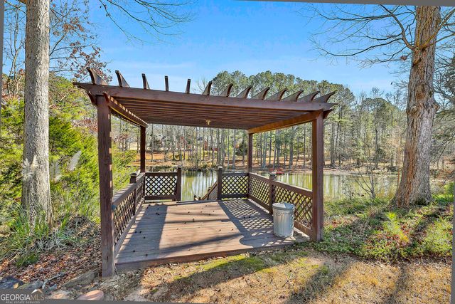 105 Lake Park Court, Sharpsburg, GA 30277