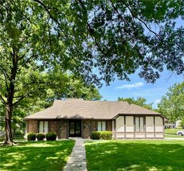 12820 Sagamore Road, Leawood, KS 66209