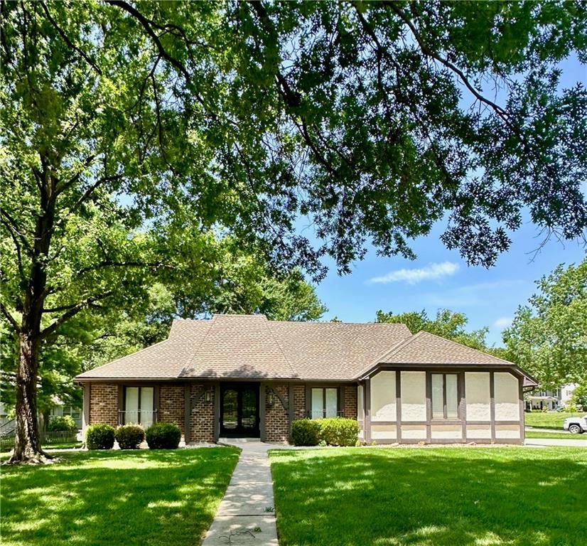 12820 Sagamore Road, Leawood, KS 66209