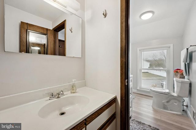 5 N LAMP POST LN, Somerdale, NJ 08083