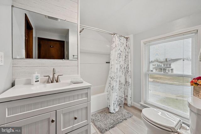 5 N LAMP POST LN, Somerdale, NJ 08083