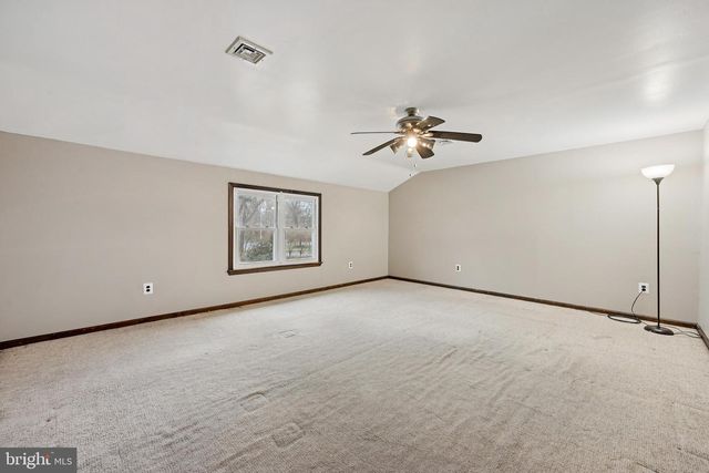 5 N LAMP POST LN, Somerdale, NJ 08083
