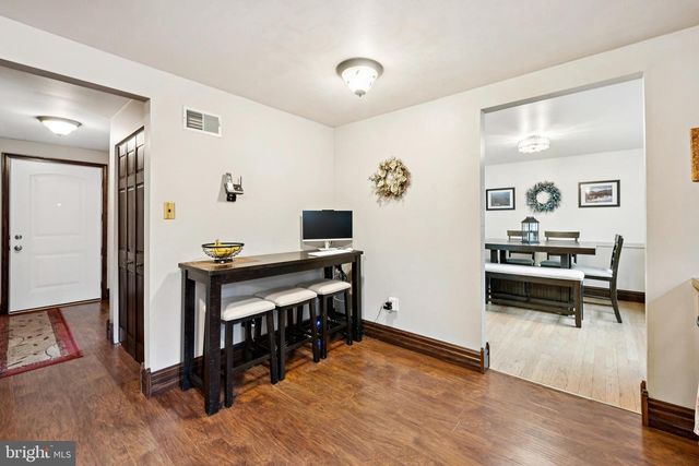 5 N LAMP POST LN, Somerdale, NJ 08083